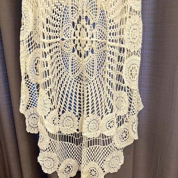 Cream coloured crochet coverup. One size but I would say fits small to medium - Picture 3 of 5